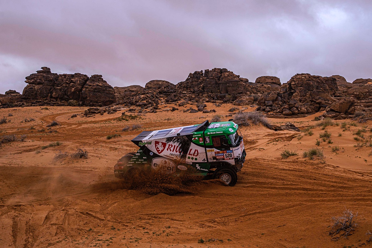 Pascal de Baar v kamionu od MKR Technology ve 4. etapě rallye Dakar.