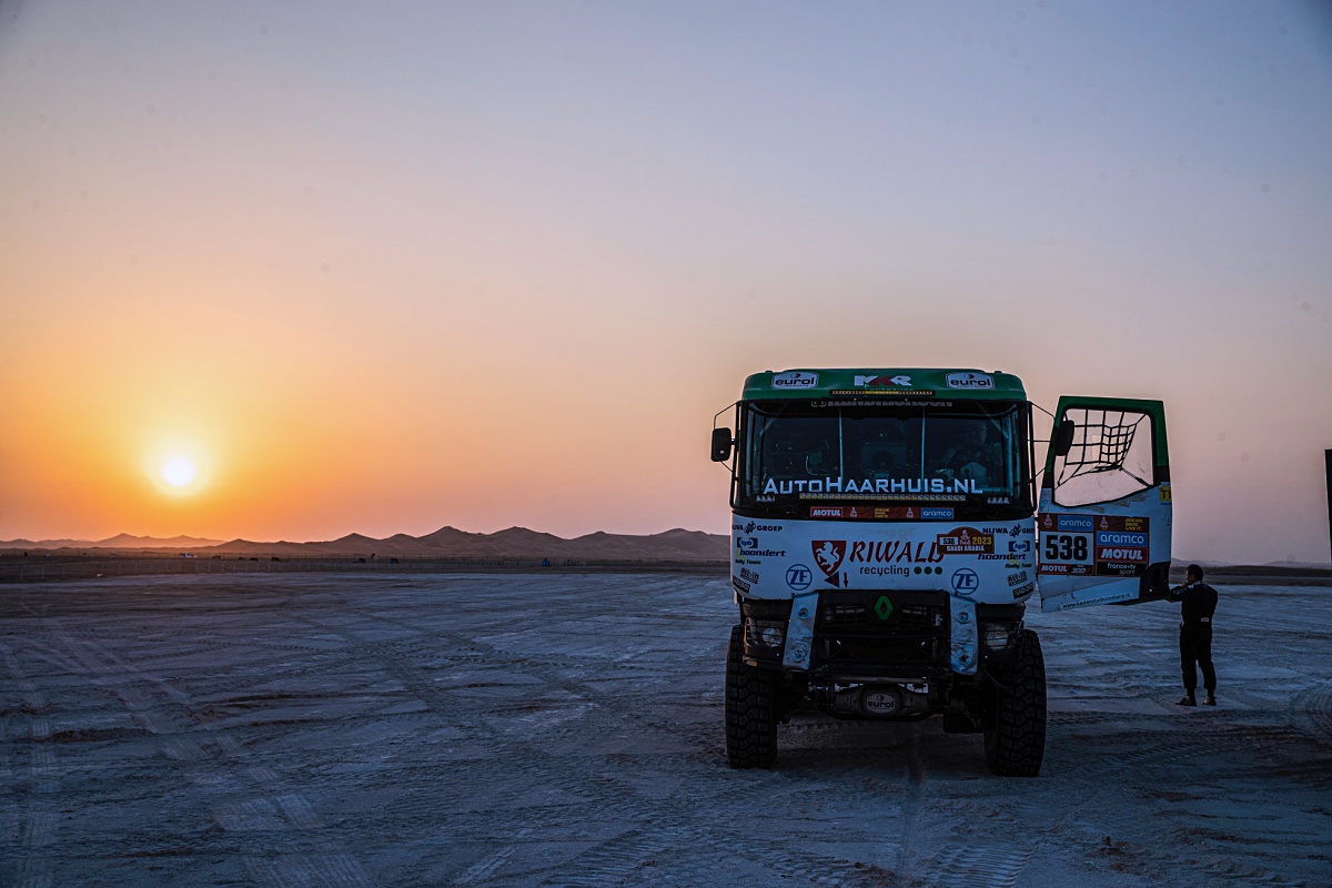 Kamion od MKR Technology v 11. etapě rallye Dakar.